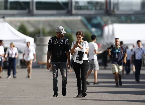 Motorsports: FIA Formula One World Championship WM Weltmeisterschaft 2016, Grand Prix of Japan, 44 Lewis Hamilton (GBR, Mercedes AMG Petronas Formula One Team), xHOCHxZWEIx