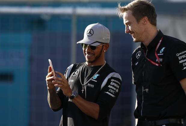 Motorsports: FIA Formula One World Championship WM Weltmeisterschaft 2016, Grand Prix of Japan, 44 Lewis Hamilton (GBR, Mercedes AMG Petronas Formula One Team), xHOCHxZWEIx
