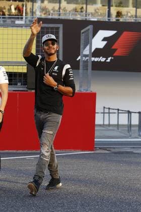 Motorsports: FIA Formula One World Championship WM Weltmeisterschaft 2016, Grand Prix of Japan, 44 Lewis Hamilton (GBR, Mercedes AMG Petronas Formula One Team), xHOCHxZWEIx
