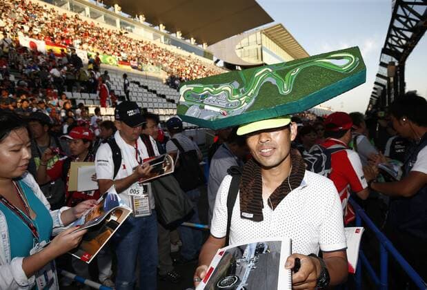Formel 1, GP von Japan, Fans Motorsports: FIA Formula One World Championship WM Weltmeisterschaft 2016, Grand Prix of Japan, Japanese Fan xHOCHxZWEIx