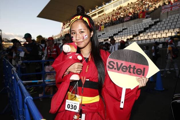 Motorsports: FIA Formula One World Championship WM Weltmeisterschaft 2016, Grand Prix of Japan, Japanese Fan of Vettel xHOCHxZWEIx
