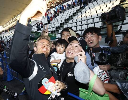 Motorsports: FIA Formula One World Championship WM Weltmeisterschaft 2016, Grand Prix of Japan, 6 Nico Rosberg (GER, Mercedes AMG Petronas Formula One Team), xHOCHxZWEIx