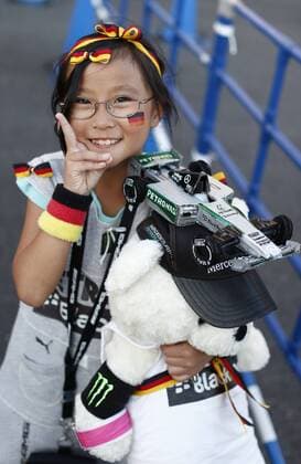 Motorsports: FIA Formula One World Championship WM Weltmeisterschaft 2016, Grand Prix of Japan, Japanese Fan xHOCHxZWEIx