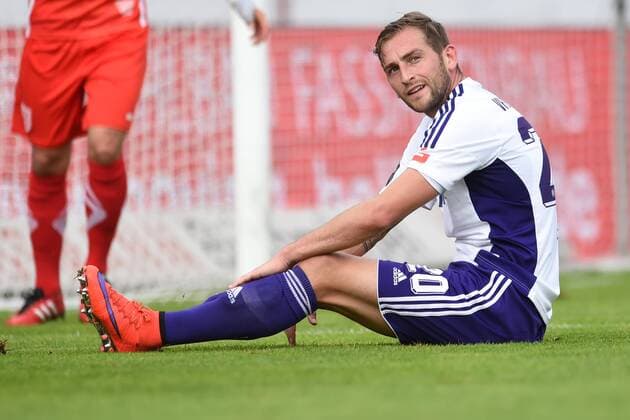 Fußball 3. Liga 10. Spieltag VfL Osnabrück - SSV Jahn Regensburg am 01.10.2016 in der Osnatel Arena in Osnabrück Marc Heider (Osnabrueck) unzufrieden, enttäuscht, enttaeuscht, niedergeschlagen. MT