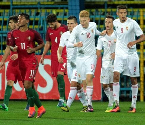 06.10.2016 Gyor-Gyirmot Hungary-Portugal UEFA Under21 European qualifiers men s football Joao Carvalho(L) Portugal beside Zsolt Kalmar(3rd from right),Dominik Nagy(2nd from right) and Norbert Balogh(r) Hungary : 