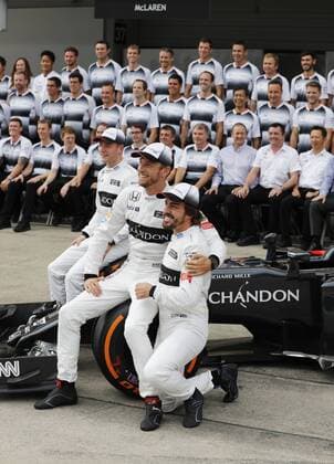 Motorsports: FIA Formula One World Championship WM Weltmeisterschaft 2016, Grand Prix of Japan, Stoffel Vandoorne (NLD, McLaren Honda F1 Team), 22 Jenson Button (GBR, McLaren Honda Formula 1 Team), 14 Fernando Alonso (ESP, McLaren Honda Formula 1 Team), xHOCHxZWEIx