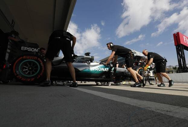 Motorsports: FIA Formula One World Championship WM Weltmeisterschaft 2016, Grand Prix of Japan, 44 Lewis Hamilton (GBR, Mercedes AMG Petronas Formula One Team), xHOCHxZWEIx