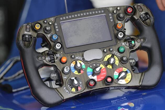 Japanese Grand Prix, Suzuka 6 - 9 October 2016 07.10.2016 - Free Practice 1, The Peter Sauber (SUI), Sauber F1 Team steering wheel 