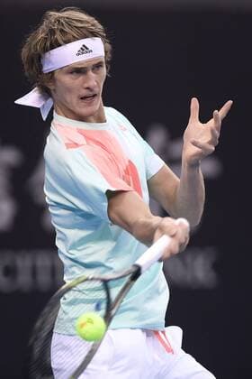 Bilder des Tages - SPORT BEIJING, CHINA - OCTOBER 07: Alexander Zverev of Germany returns a shot against David Ferrer of Spain during the Men s singles quarterfinals match on day seven of the 2016 China Open at the China National Tennis Centre on October 7, 2016 in Beijing, China.  CFP493450544 