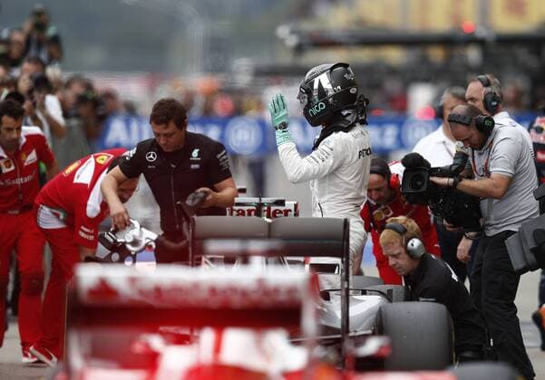 Motorsports: FIA Formula One World Championship WM Weltmeisterschaft 2016, Grand Prix of Japan, 6 Nico Rosberg (GER, Mercedes AMG Petronas Formula One Team), xHOCHxZWEIx