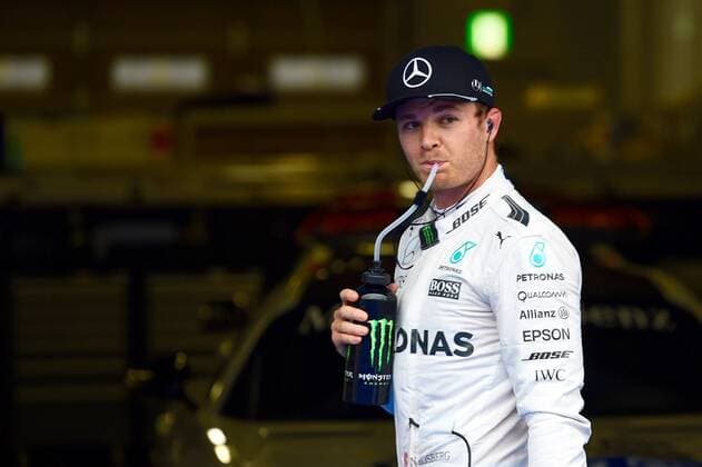 Nico Rosberg (Mercedes AMG Petronas Formula One Team) trinkt nach der Qualifikation aus einer Trinkflasche, Grosser Preis von Japan 2016, Motorsport, Formel 1, 08.10.2016, Suzuka Copyright: xEibner-Pressefotox EP_jae