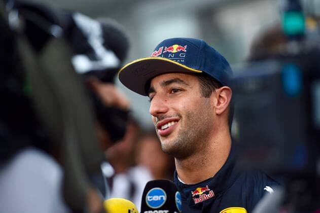 Daniel Ricciardo (Red Bull Racing) stellt sich den Interviews, Grosser Preis von Japan 2016, Motorsport, Formel 1, 08.10.2016, Suzuka Copyright: xEibner-Pressefotox EP_jae