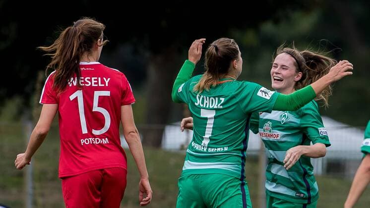 v.li.: Lisa-Marie Scholz (SV Werder Bremen, 7) und Reena Wichmann (SV Werder Bremen, 14) beim Torjubel, Goal celebration, celebrate the goal, goal celebration,, Fussball, DFB-Pokal Frauen, SV Werder Bremen - 1. FFC Turbine Potsdam, xdgx