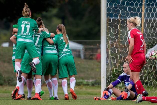 Die Spielerinnen des SV Werder Bremen beim Torjubel, Goal celebration, celebrate the goal, goal celebration,, Fussball, DFB-Pokal Frauen, SV Werder Bremen - 1. FFC Turbine Potsdam, xdgx