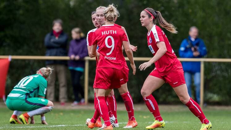 Die Spielerinnen des 1. FFC Turbine Potsdam beim Torjubel, Goal celebration, celebrate the goal, goal celebration,, Fussball, DFB-Pokal Frauen, SV Werder Bremen - 1. FFC Turbine Potsdam, xdgx