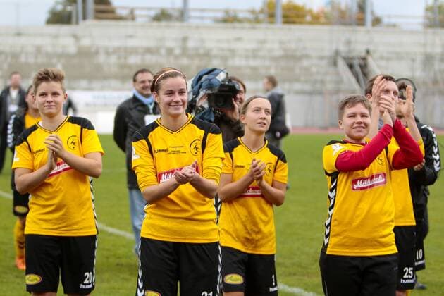 Dresden bedankt sich bei den Fans, bedanken, Dank, Feiern, optimistisch, Fussball, DFB Pokal Frauen, 1. FFC Fortuna Dresden - VfL Wolfsburg, xtgx