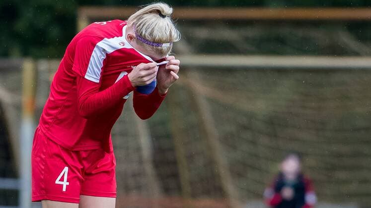 Johanna Elsig (1. FFC Turbine Potsdam, 4) enttäuscht, enttäuscht schauend, disappointed nach der Niederlage, Fussball, DFB-Pokal Frauen, SV Werder Bremen - 1. FFC Turbine Potsdam, xdgx