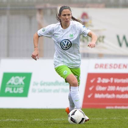 Elise Bussaglia (Wolfsburg, 30) Freisteller, Einzelbild, Ganzkörper, Fussball, DFB Pokal Frauen, 1. FFC Fortuna Dresden - VfL Wolfsburg, xtgx