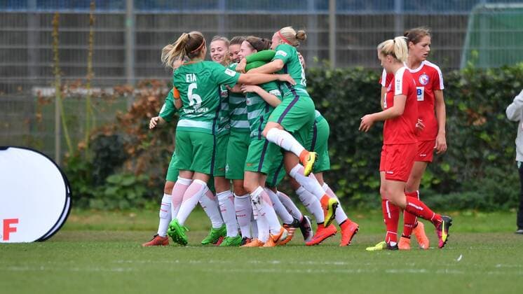 Fußball, Damen, DFB Pokal, SV Werder Bremen - 1. FFC Turbine Potsdam Jubel, Freuen, celebrate, happy, cheer , Goal Celebration SV Werder Bremen 1:0 , Gruppe , Happy, Frauenfussball - DFB Pokal der Frauen - SV Werder Bremen - 1.FFC Turbine Potsdam, xmkx