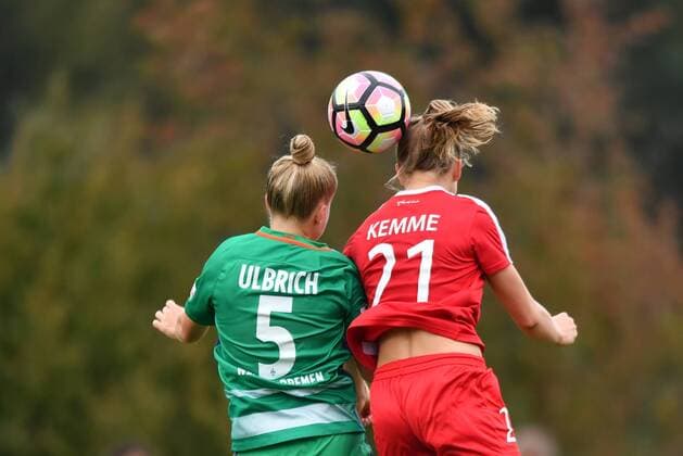 Fußball, Damen, DFB Pokal, SV Werder Bremen - 1. FFC Turbine Potsdam Kopfball Duell Michelle Ulbrich (Werder Bremen) (5) Tabea Kemme (Turbine Potsdam) (21), Frauenfussball - DFB Pokal der Frauen - SV Werder Bremen - 1.FFC Turbine Potsdam, xmkx