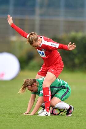 Fußball, Damen, DFB Pokal, SV Werder Bremen - 1. FFC Turbine Potsdam Cindy König (Werder Bremen) (11) behauptet Ball gegen Stefanie Draws (Turbine Potsdam) (22) steht über ihr, Frauenfussball - DFB Pokal der Frauen - SV Werder Bremen - 1.FFC Turbine Potsdam, xmkx