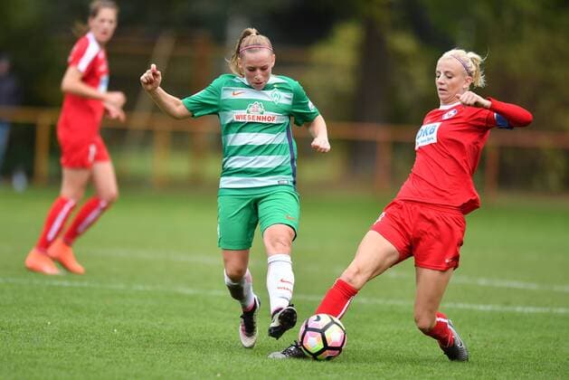 Fußball, Damen, DFB Pokal, SV Werder Bremen - 1. FFC Turbine Potsdam Zweikampf Cindy König (Werder Bremen) (11) Johanna Elsig (Turbine Potsdam) (4), Frauenfussball - DFB Pokal der Frauen - SV Werder Bremen - 1.FFC Turbine Potsdam, xmkx