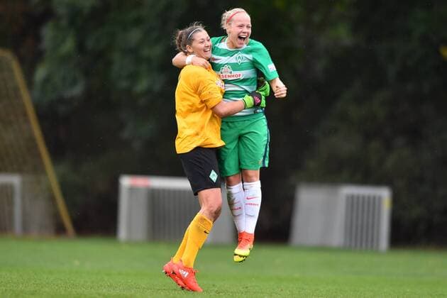 Fußball, Damen, DFB Pokal, SV Werder Bremen - 1. FFC Turbine Potsdam Jubel, Freuen, celebrate, happy, cheer , Goal Celebration Lena Pauels (Werder Bremen) (22) Pia-Sophie Wolter (Werder Bremen) (10) nach Elfmeterschiessen und Sieg, Frauenfussball - DFB Pokal der Frauen - SV Werder Bremen - 1.FFC Turbine Potsdam, xmkx
