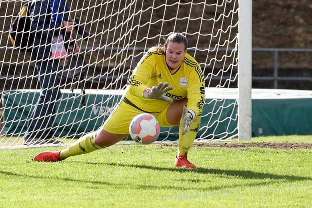 Kathrin Günther (Torwart, SG99, 25), Freisteller, Ganzkörper, Einzelbild, Aktion, Action, Fussball, DFB-Pokal der Frauen, SG 99 Andernach - SC Freiburg, xozx