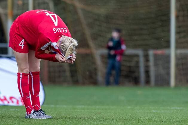 Johanna Elsig (1. FFC Turbine Potsdam, 4) enttäuscht, enttäuscht schauend, disappointed nach einem verschossenen Elfmeter, Fussball, DFB-Pokal Frauen, SV Werder Bremen - 1. FFC Turbine Potsdam, xdgx