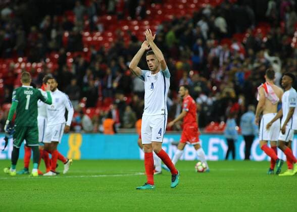 FuÃŸball, WM Quali, England - Malta 08.10.2016. Wembley Stadium, London, England. FIFA World Cup WM Weltmeisterschaft Fussball Qualifying Football. England versus Malta. England Midfielder Jordan Henderson and Man of the Match applauds the crowd at full time xMarkxKertonx  ActionPlus11798196
