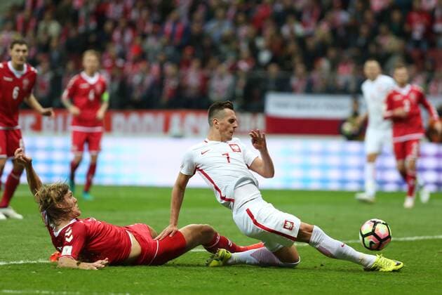 WARSZAWA 08.10.2016 WM Quali 2018 GRUPA E Poland vs Danmark - . JANNIK CESTERGAARD DEN ARKADIUSZ MILIK POL FAUL NA FOT. MICHALxCHWIEDUK FOKUSMEDIA NEWSPIX.PL WARSZAWA 08.10.2016 SPORT FOOTBALL QUALIFICATION FOR THE WORLD CUP RUSSIA 2018 POLAND - DENMARK FOT. MICHALxCHWIEDUK FOKUSMEDIA NEWSPIX.PL --- Newspix.pl FRANCE OUT!  161008CHW047