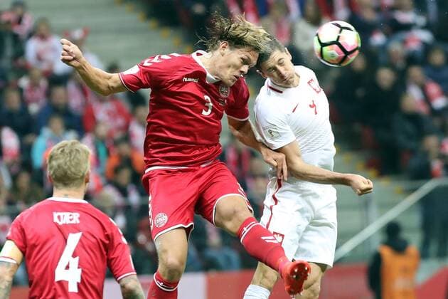 08.10.2016 WARSZAWA, WM Quali 2016 GROUP E Poland vs Danmark - (L) JANNIK VESTERGAARD , (R) ROBERT LEWANDOWSKI FOTO JAKUBxPIASECKI CYFRASPORT NEWSPIX.PL FRANCE OUT! 