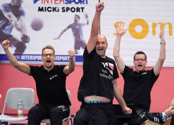 Volleyball 1. Bundesliga Saison 2016 2017 Testspiel TV Rottenburg - TV Ingersoll Buehl 08.10.2016 JUBEL TV Rottenburg; Trainer Hans Peter Mueller - Angstenberger (Mitte) 