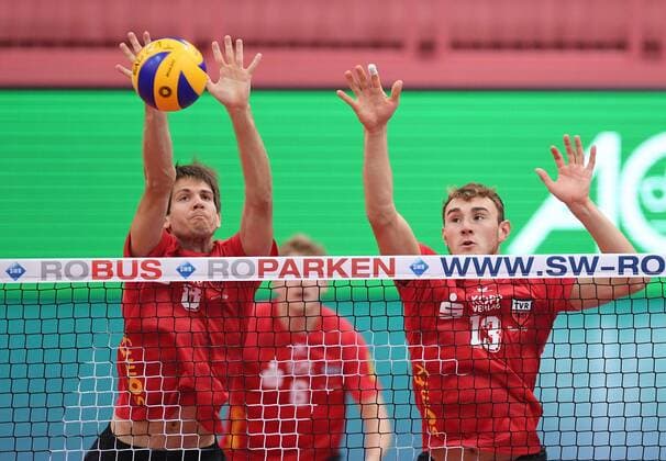 Volleyball 1. Bundesliga Saison 2016 2017 Testspiel TV Rottenburg - TV Ingersoll Buehl 08.10.2016 Block TV Rottenburg; Felix Isaak (li) und Moritz Karlitzek 