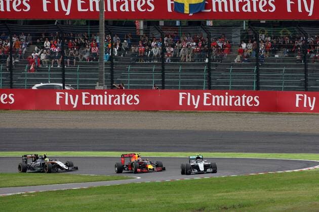 Japanese Grand Prix, Suzuka 6 - 9 October 2016 09.10.2016 - Race, Start of the race, Nico Rosberg (GER) Mercedes AMG F1 W07 Hybrid leads Max Verstappen (NED) Red Bull Racing RB12 and Sergio Perez (MEX) Sahara Force India F1 VJM09 