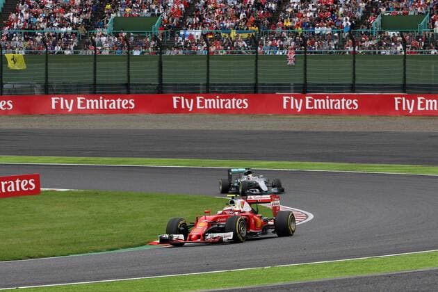 Japanese Grand Prix, Suzuka 6 - 9 October 2016 09.10.2016 - Race, Kimi Raikkonen (FIN) Scuderia Ferrari SF16-H leads Lewis Hamilton (GBR) Mercedes AMG F1 W07 Hybrid 