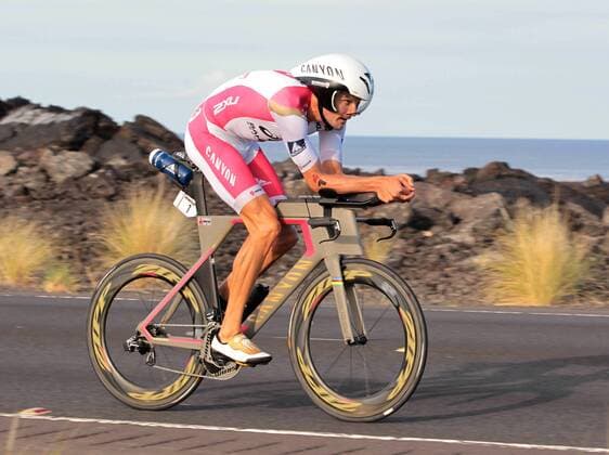 Jan Frodeno gewinnt Ironman auf Hawaii October 8, 2016 - Kona, USA - 1st Jan FRODENO (GER) on the bike portion of the 2016 Ironman World Championship WM Weltmeisterschaft in Kailua-Kona,HI on October 8, 2016 2016 IRONMAN WORLD CHAMPIONSHIP - ZUMAd116
