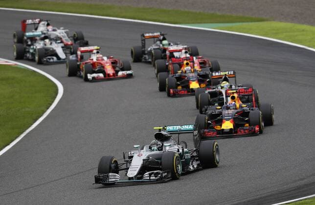 Motorsports: FIA Formula One World Championship WM Weltmeisterschaft 2016, Grand Prix of Japan, 6 Nico Rosberg (GER, Mercedes AMG Petronas Formula One Team), 33 Max Verstappen (NLD, Red Bull Racing), 11 Sergio Perez (MEX, Sahara Force India F1 Team), xHOCHxZWEIx
