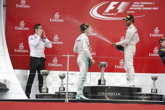 Motorsports: FIA Formula One World Championship WM Weltmeisterschaft 2016, Grand Prix of Japan, Andrew Shovlin (Mercedes AMG Petronas Formula One Team), 6 Nico Rosberg (GER, Mercedes AMG Petronas Formula One Team), 44 Lewis Hamilton (GBR, Mercedes AMG Petronas Formula One Team), xHOCHxZWEIx