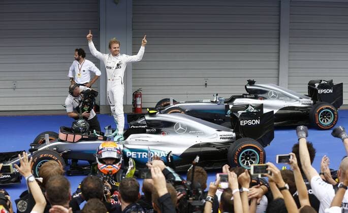 Motorsports: FIA Formula One World Championship WM Weltmeisterschaft 2016, Grand Prix of Japan, 6 Nico Rosberg (GER, Mercedes AMG Petronas Formula One Team), xHOCHxZWEIx
