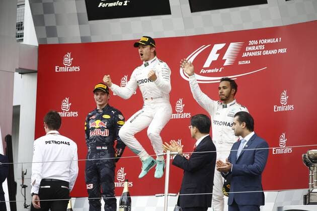 Motorsports: FIA Formula One World Championship WM Weltmeisterschaft 2016, Grand Prix of Japan, 33 Max Verstappen (NLD, Red Bull Racing), 6 Nico Rosberg (GER, Mercedes AMG Petronas Formula One Team), 44 Lewis Hamilton (GBR, Mercedes AMG Petronas Formula One Team), xHOCHxZWEIx