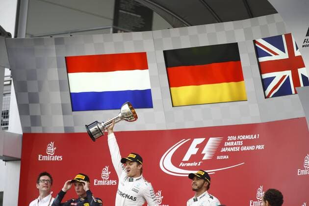 Motorsports: FIA Formula One World Championship WM Weltmeisterschaft 2016, Grand Prix of Japan, 33 Max Verstappen (NLD, Red Bull Racing), 6 Nico Rosberg (GER, Mercedes AMG Petronas Formula One Team), 44 Lewis Hamilton (GBR, Mercedes AMG Petronas Formula One Team), xHOCHxZWEIx