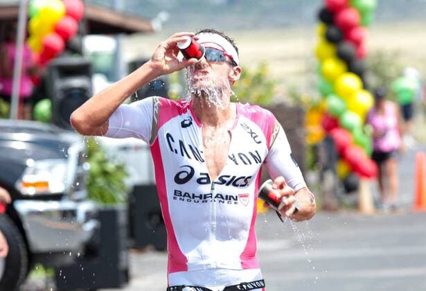 Bilder des Tages - SPORT October 8, 2016 - Kona, USA - 1st Jan FRODENO (GER) at an aid station on the run portion of the 2016 Ironman World Championship WM Weltmeisterschaft in Kailua-Kona,HI on October 8, 2016 2016 IRONMAN WORLD CHAMPIONSHIP - ZUMAd116