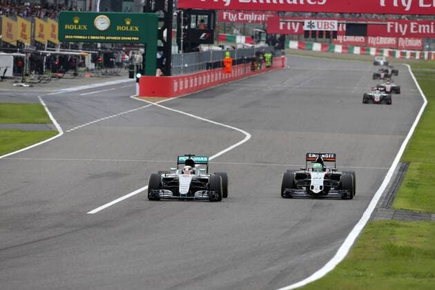 Japanese Grand Prix, Suzuka 6 - 9 October 2016 09.10.2016 - Race, Lewis Hamilton (GBR) Mercedes AMG F1 W07 Hybrid and Nico Hulkenberg (GER) Sahara Force India F1 VJM09 