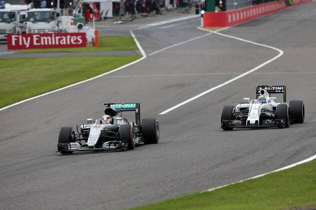 Japanese Grand Prix, Suzuka 6 - 9 October 2016 09.10.2016 - Race, Lewis Hamilton (GBR) Mercedes AMG F1 W07 Hybrid and Felipe Massa (BRA) Williams FW38 