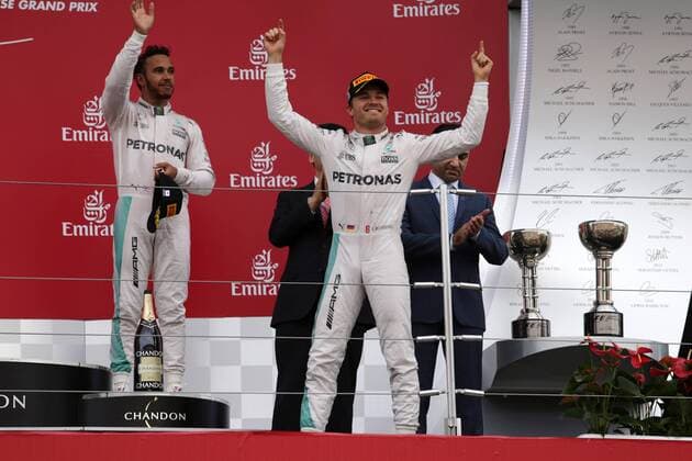 Japanese Grand Prix, Suzuka 6 - 9 October 2016 09.10.2016 - Race, Nico Rosberg (GER) Mercedes AMG F1 W07 Hybrid and 3rd position Lewis Hamilton (GBR) Mercedes AMG F1 W07 Hybrid 