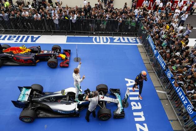 Motorsports: FIA Formula One World Championship WM Weltmeisterschaft 2016, Grand Prix of Japan, 6 Nico Rosberg (GER, Mercedes AMG Petronas Formula One Team), xHOCHxZWEIx