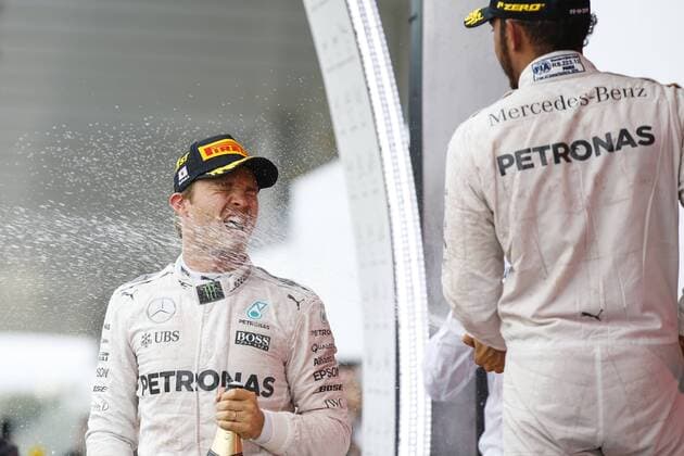 Motorsports: FIA Formula One World Championship WM Weltmeisterschaft 2016, Grand Prix of Japan, 6 Nico Rosberg (GER, Mercedes AMG Petronas Formula One Team), 44 Lewis Hamilton (GBR, Mercedes AMG Petronas Formula One Team), xHOCHxZWEIx