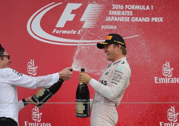 Motorsports: FIA Formula One World Championship WM Weltmeisterschaft 2016, Grand Prix of Japan, Andrew Shovlin (Mercedes AMG Petronas Formula One Team), 6 Nico Rosberg (GER, Mercedes AMG Petronas Formula One Team), xHOCHxZWEIx