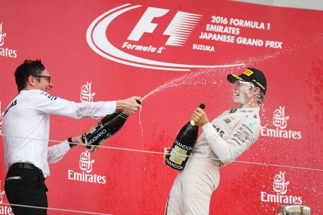 Motorsports: FIA Formula One World Championship WM Weltmeisterschaft 2016, Grand Prix of Japan, Andrew Shovlin (Mercedes AMG Petronas Formula One Team), 6 Nico Rosberg (GER, Mercedes AMG Petronas Formula One Team), xHOCHxZWEIx